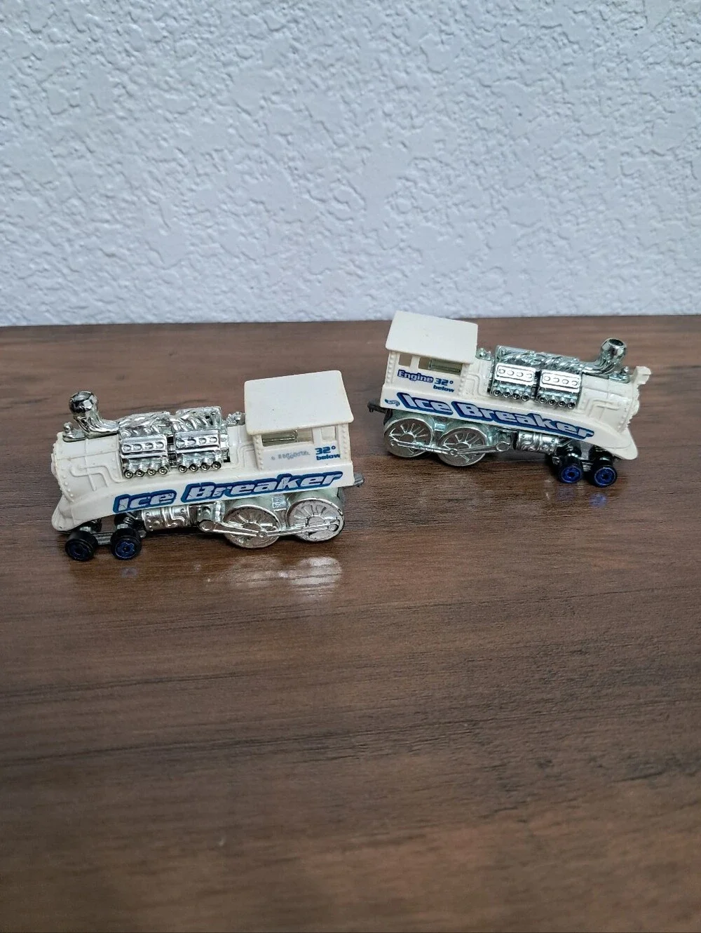 Vintage 1995 Hot Wheels Ice Breaker Locomotive Set Of 2 Diecast Chrome Toys